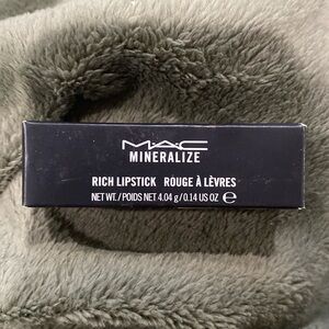 MAC Cosmetics Mineralize Rich Lipstick BRAND NEW in shade:STYLE SURGE.